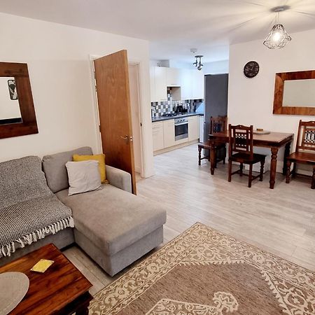 Spacious Two Bedroom Apartment With One Parking Space Thame Εξωτερικό φωτογραφία