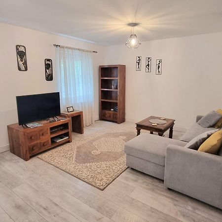 Spacious Two Bedroom Apartment With One Parking Space Thame Εξωτερικό φωτογραφία