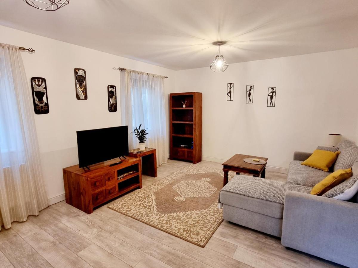 Spacious Two Bedroom Apartment With One Parking Space Thame Εξωτερικό φωτογραφία