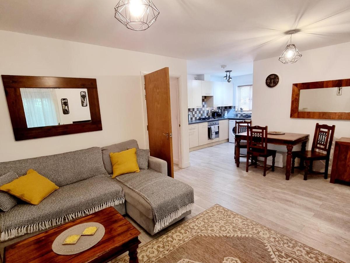 Spacious Two Bedroom Apartment With One Parking Space Thame Εξωτερικό φωτογραφία