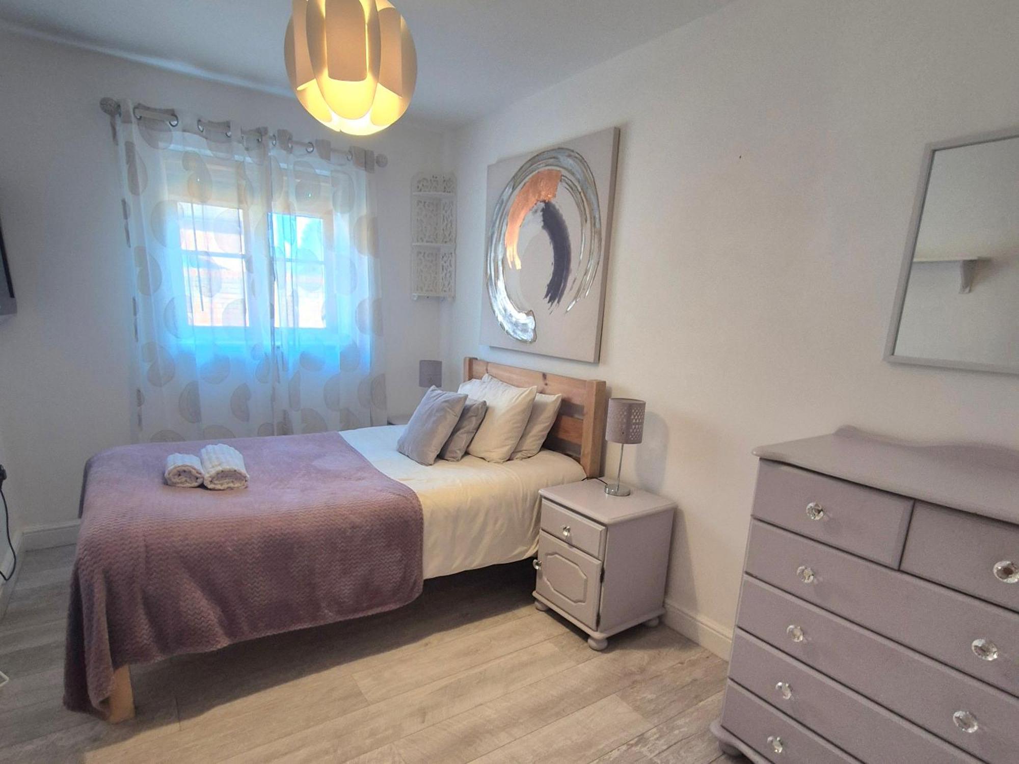 Spacious Two Bedroom Apartment With One Parking Space Thame Εξωτερικό φωτογραφία