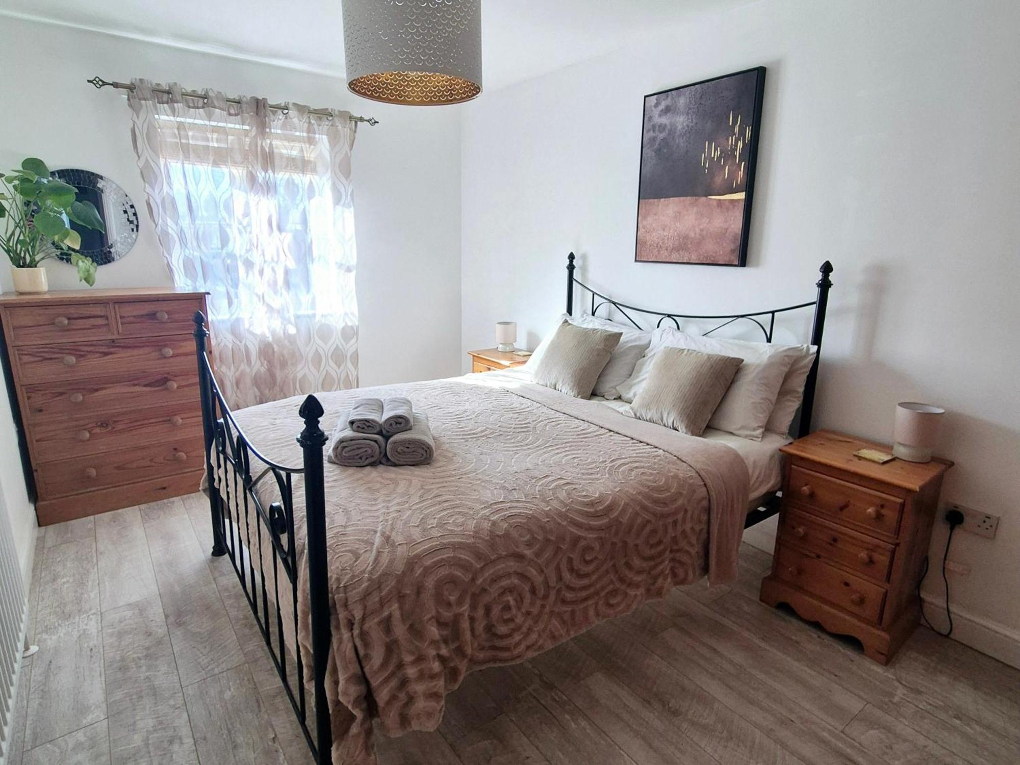 Spacious Two Bedroom Apartment With One Parking Space Thame Εξωτερικό φωτογραφία