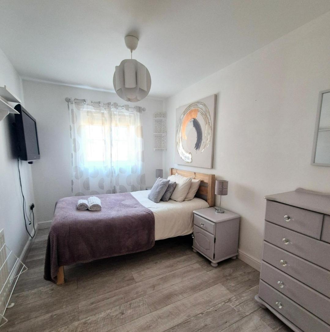 Spacious Two Bedroom Apartment With One Parking Space Thame Εξωτερικό φωτογραφία