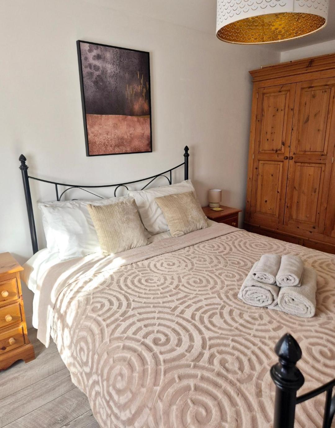 Spacious Two Bedroom Apartment With One Parking Space Thame Εξωτερικό φωτογραφία